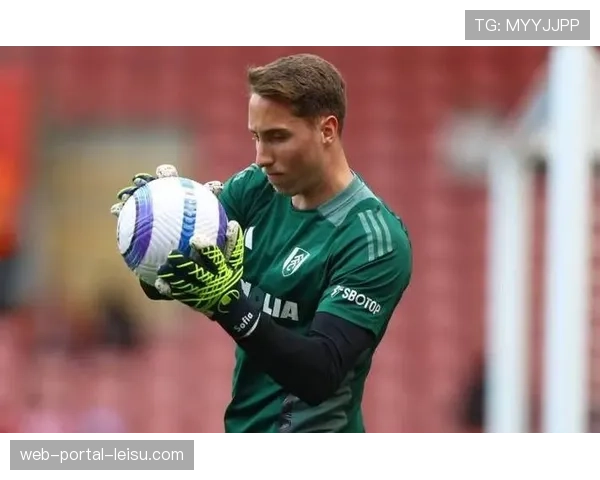 雨战特写:富勒姆门将莱诺连续三次神扑力保球门不失